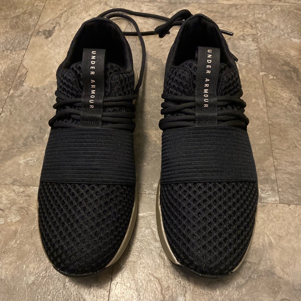Womens Under Armour Breathe Lace x nm size 6.5 Never Worn